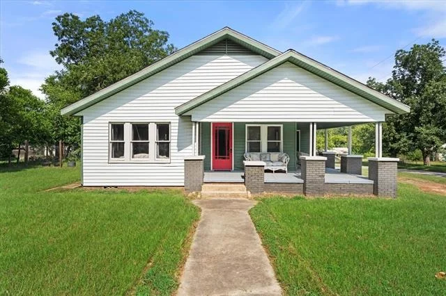 Unit for sale at 402 N Market Street, Grapeland, TX 75844