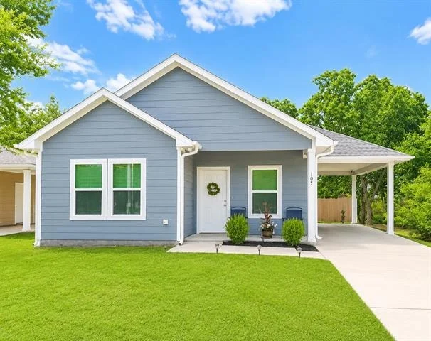 Unit for sale at 105 E 17th Avenue, Corsicana, TX 75110