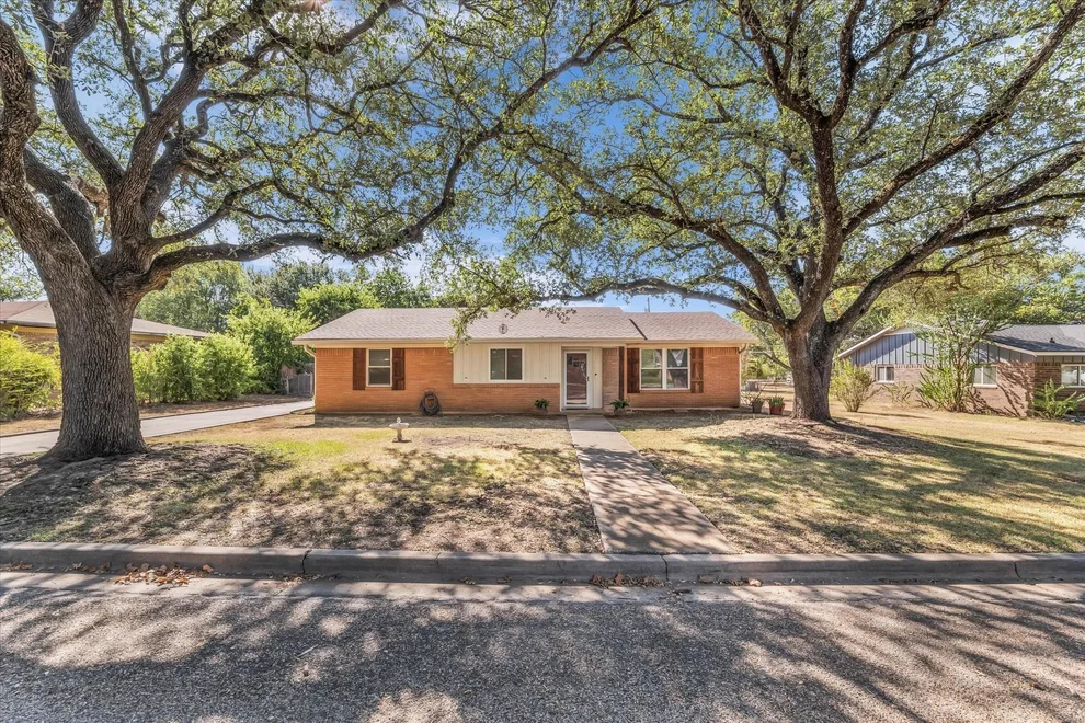 Unit for sale at 206 Randy Drive, Woodway, TX 76712