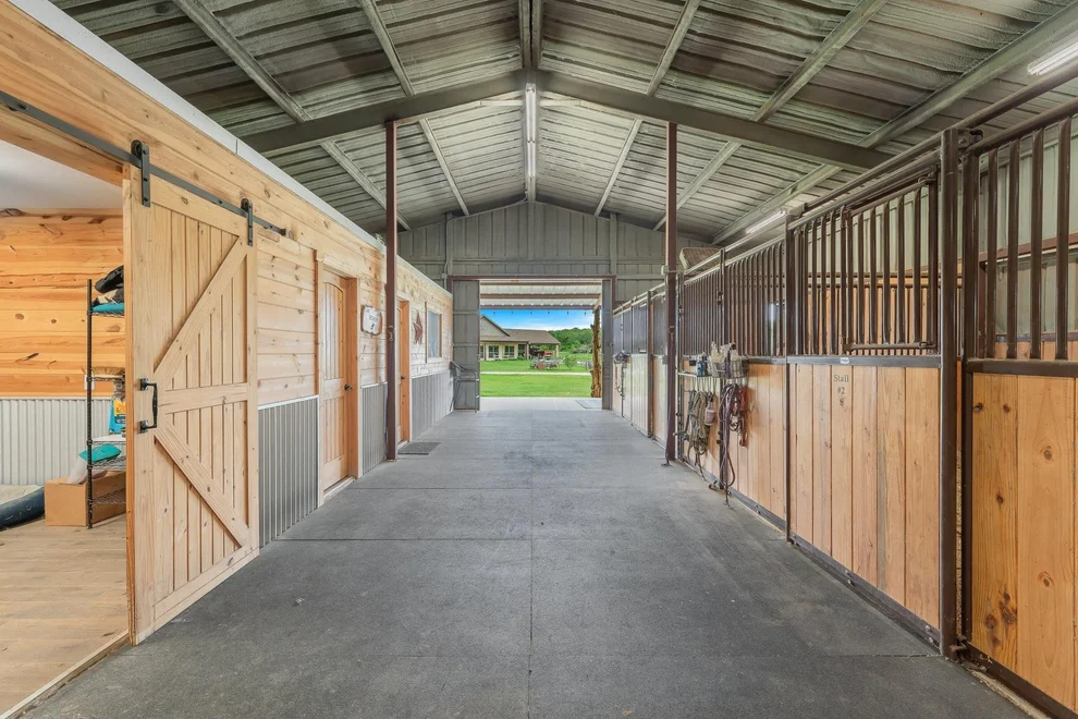 Unit for sale at 289 Blackjack Road, Valley View, TX 76272