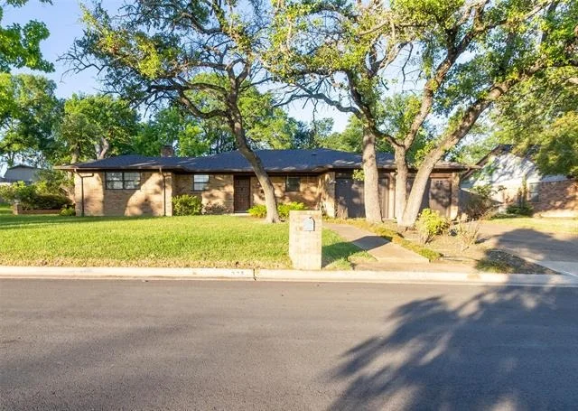 Unit for sale at 3065 Summit Drive, Belton, TX 76513