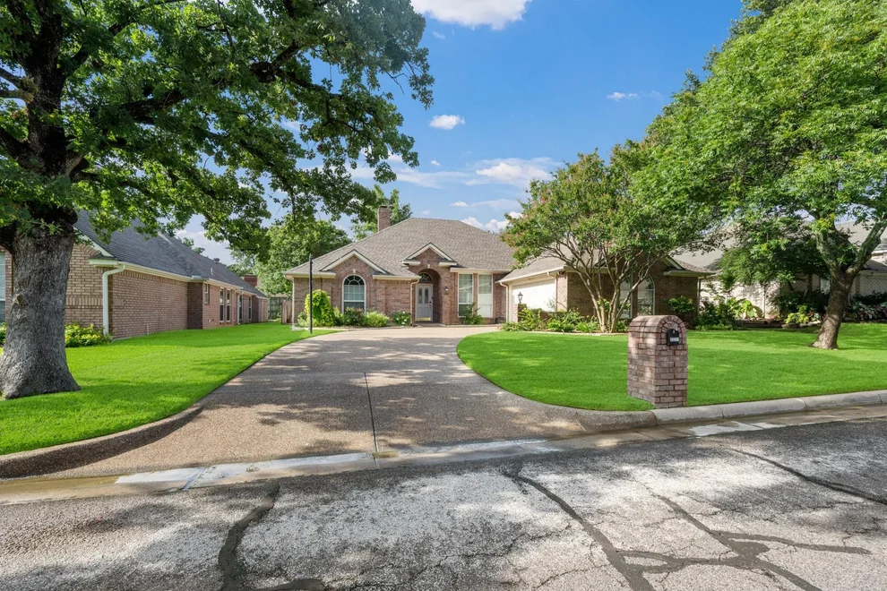 Unit for sale at 3317 Tiverton Court, Arlington, TX 76001