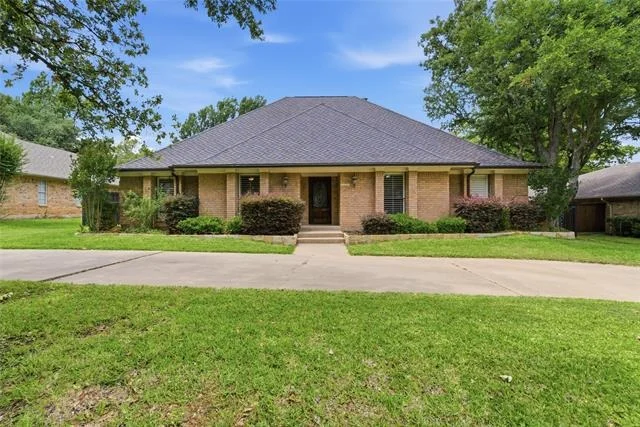 Unit for sale at 1515 Oak Forest Drive, Graham, TX 76450