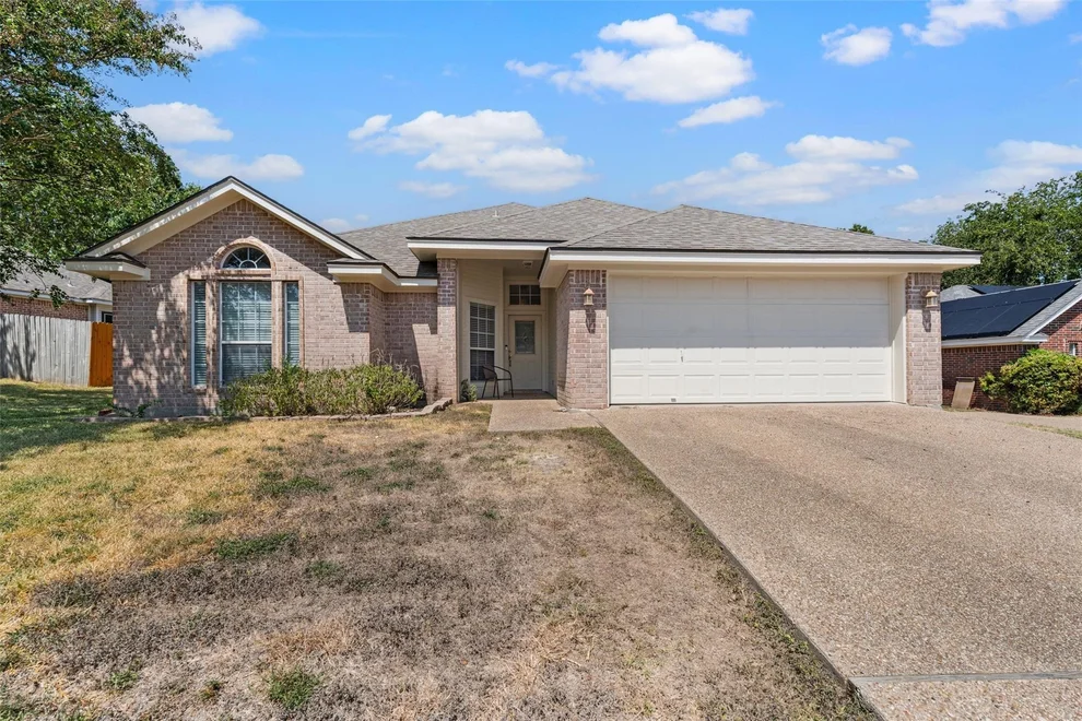 Unit for sale at 616 Pebble Creek Drive, Hewitt, TX 76643
