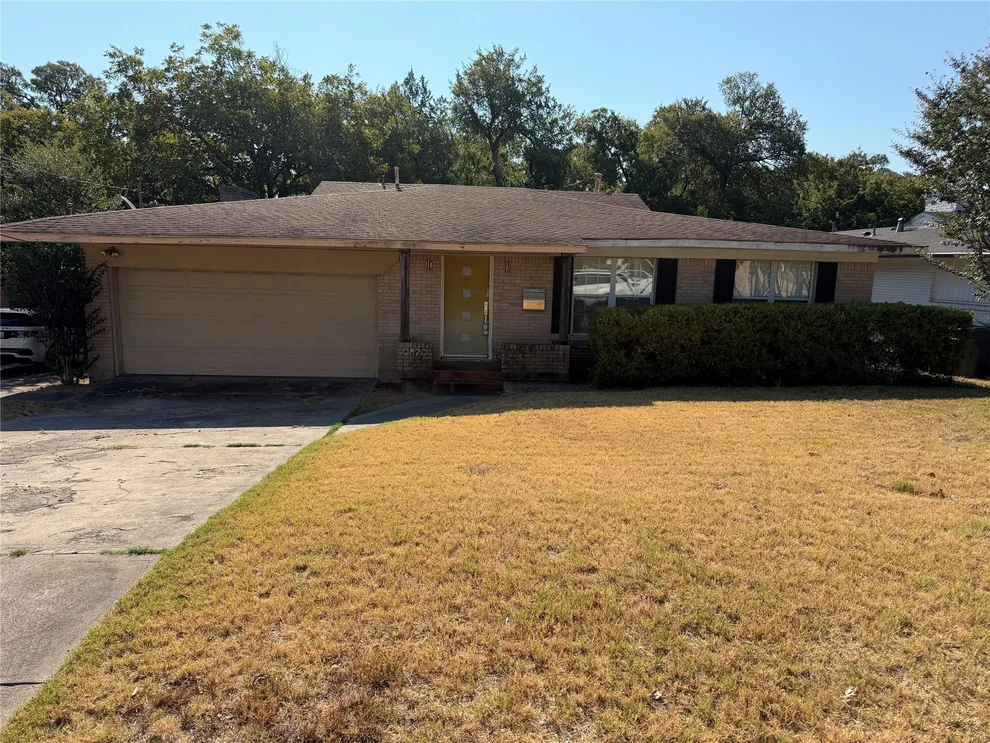 Unit for sale at 9820 Ash Creek Drive, Dallas, TX 75228