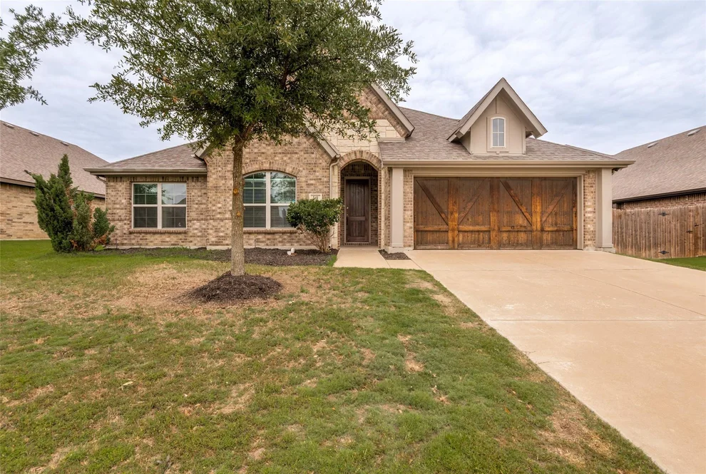 Unit for sale at 541 Windrow Lane, Waxahachie, TX 75165