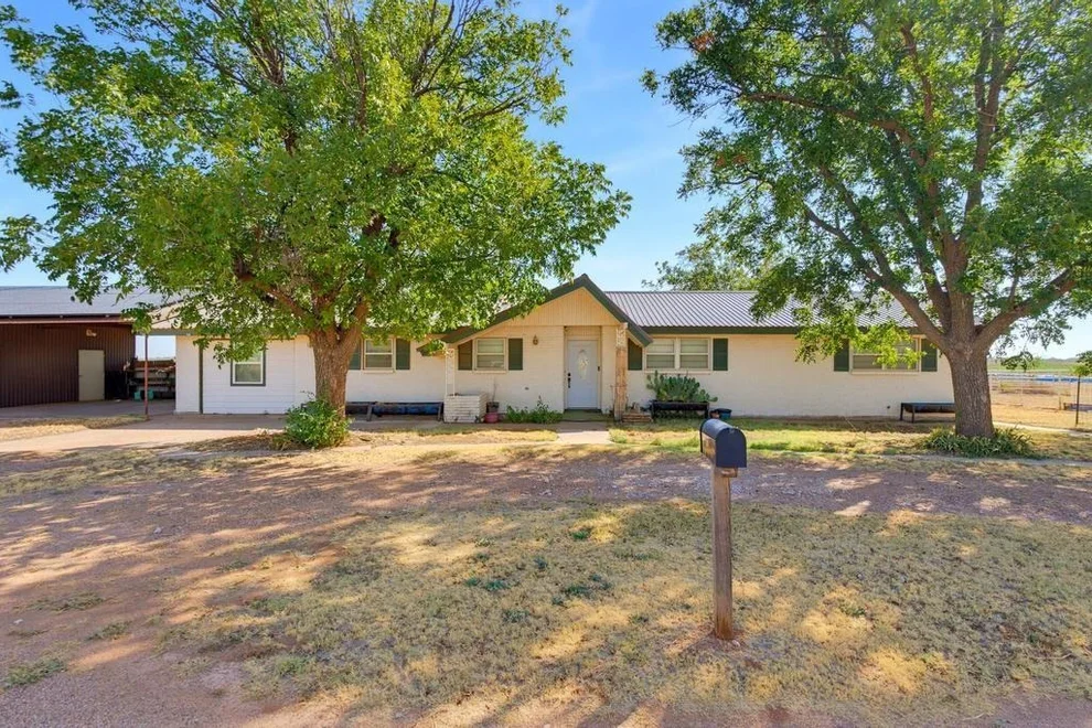 Unit for sale at 508 N Water Street, Roby, TX 79543