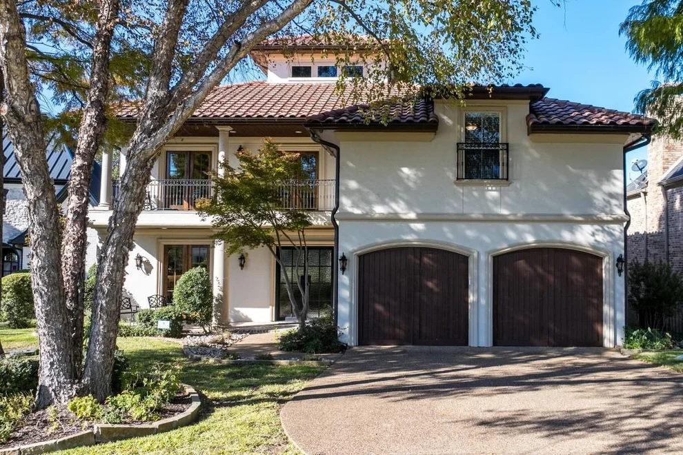 Unit for sale at 214 Hide A Way Drive, Mabank, TX 75156