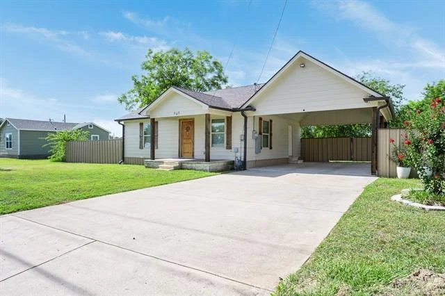 Unit for sale at 205 SW 11th Street, Mineral Wells, TX 76067