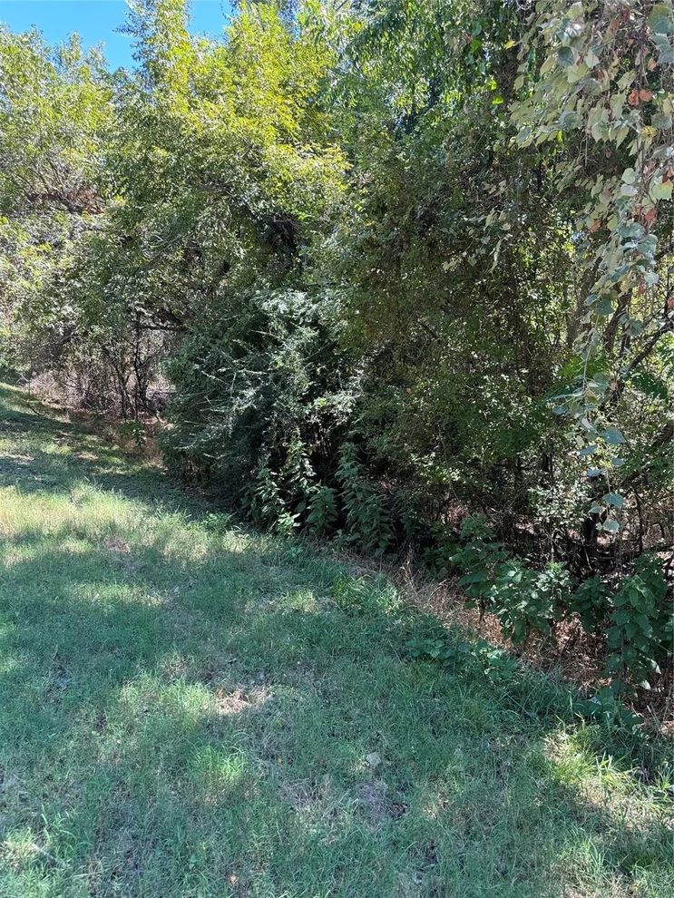 Unit for sale at 15037 Golf Drive, Whitney, TX 76692