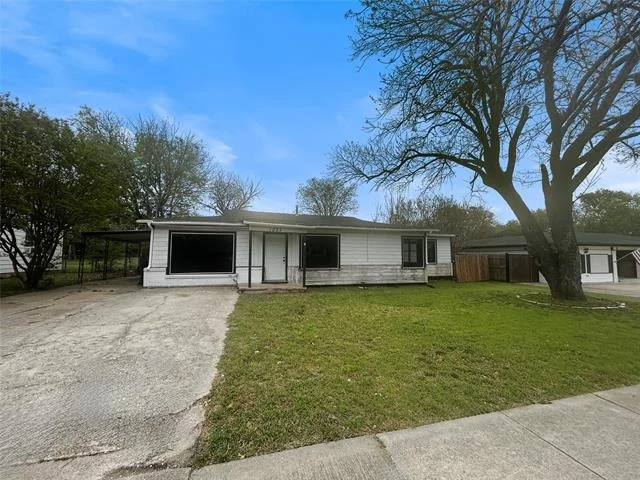 Unit for sale at 1031 Wade Hampton Street, Benbrook, TX 76126