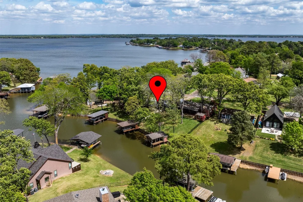 Unit for sale at 112 Greenwood Drive, Trinidad, TX 75163