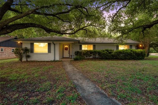 Unit for sale at 7440 Brentwood Circle, Woodway, TX 76712