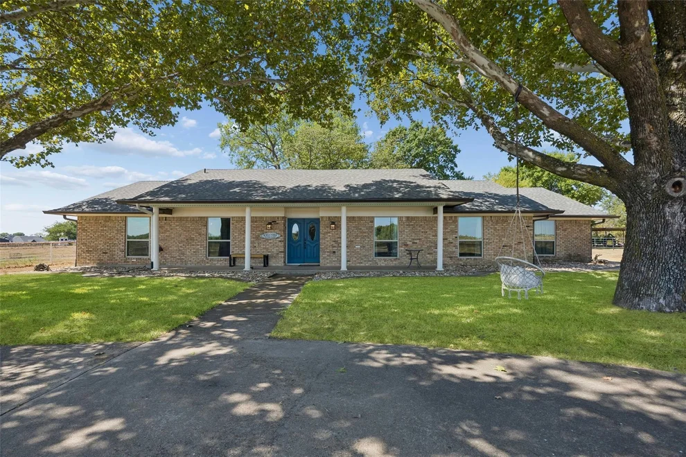 Unit for sale at 101 Laguna Vista Drive, Waxahachie, TX 75165