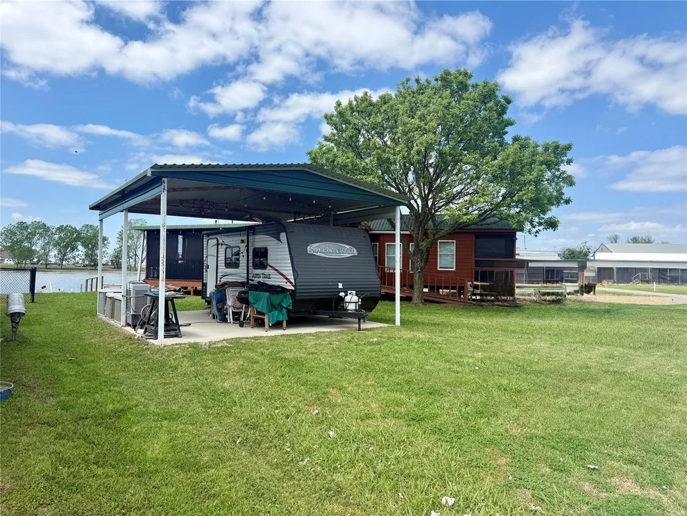 Unit for sale at 15 Pelican Isle Dr., Kerens, TX 75144