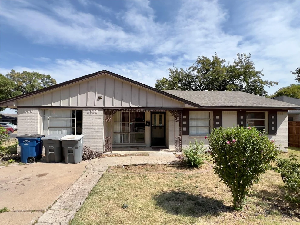 Unit for sale at 943 Deerwood Drive, Dallas, TX 75232