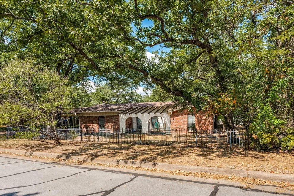 Unit for sale at 2817 Buffalo Court, Arlington, TX 76013