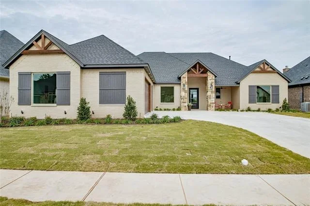 Unit for sale at 2416 Palmer, Granbury, TX 76048