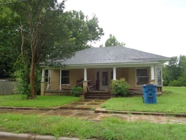 Unit for sale at 200 S Post Oak, Winnsboro, TX 75494