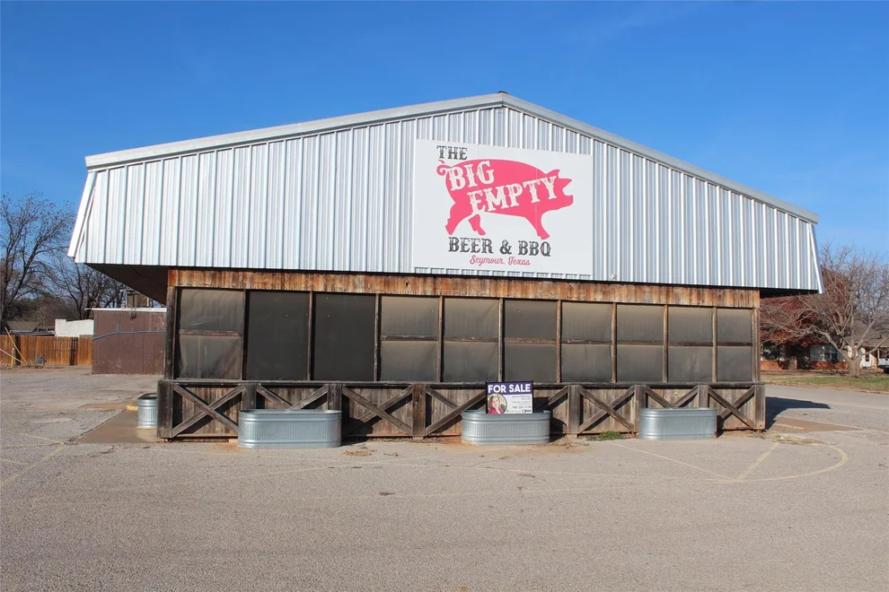 Unit for sale at 700 W California Street, Seymour, TX 76380