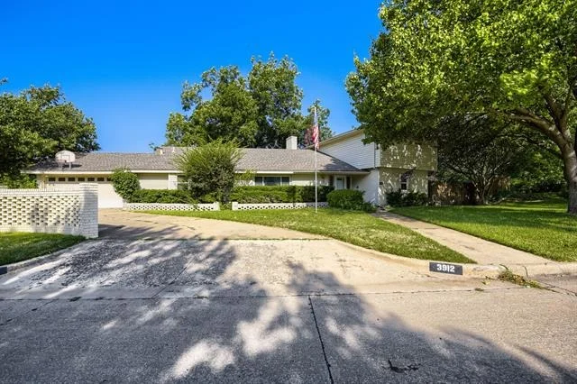 Unit for sale at 3912 Plantation Drive, Benbrook, TX 76116