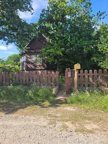 Unit for sale at 301 W Boynton, Hamilton, TX 76531