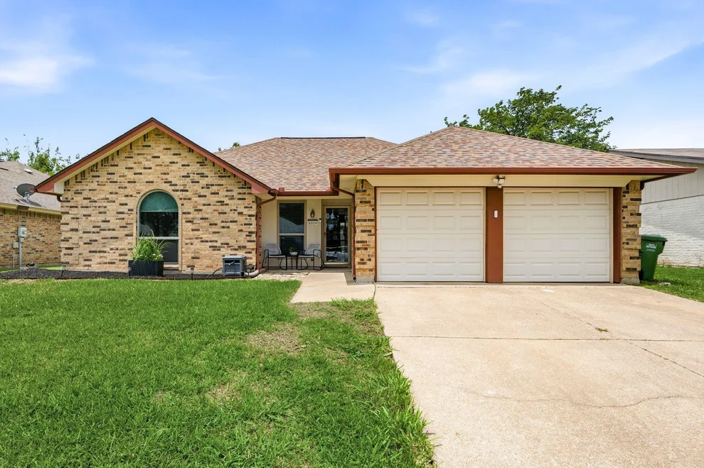 Unit for sale at 8009 Berrybrook Drive, Watauga, TX 76148
