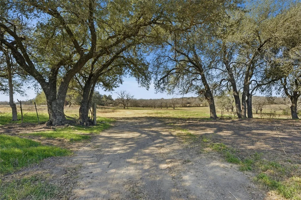 Unit for sale at 2375 FM 935, Chilton, TX 76632