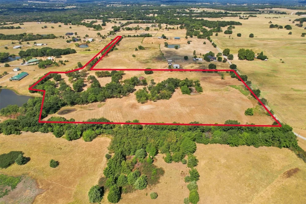 Unit for sale at 44 Sanford Road, Bells, TX 75414