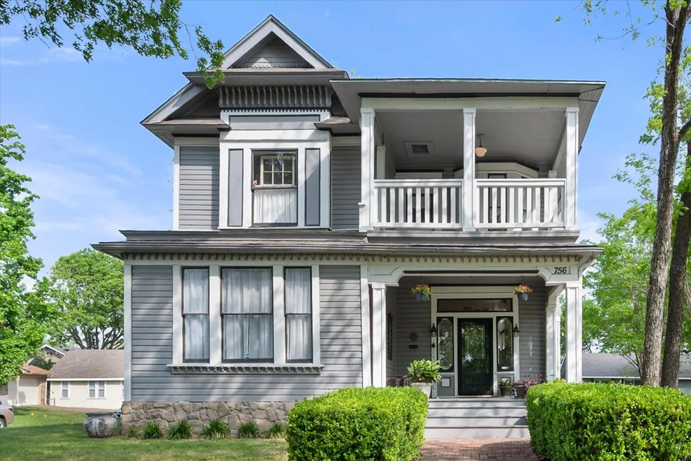 Unit for sale at 756 W 3rd Avenue, Corsicana, TX 75110