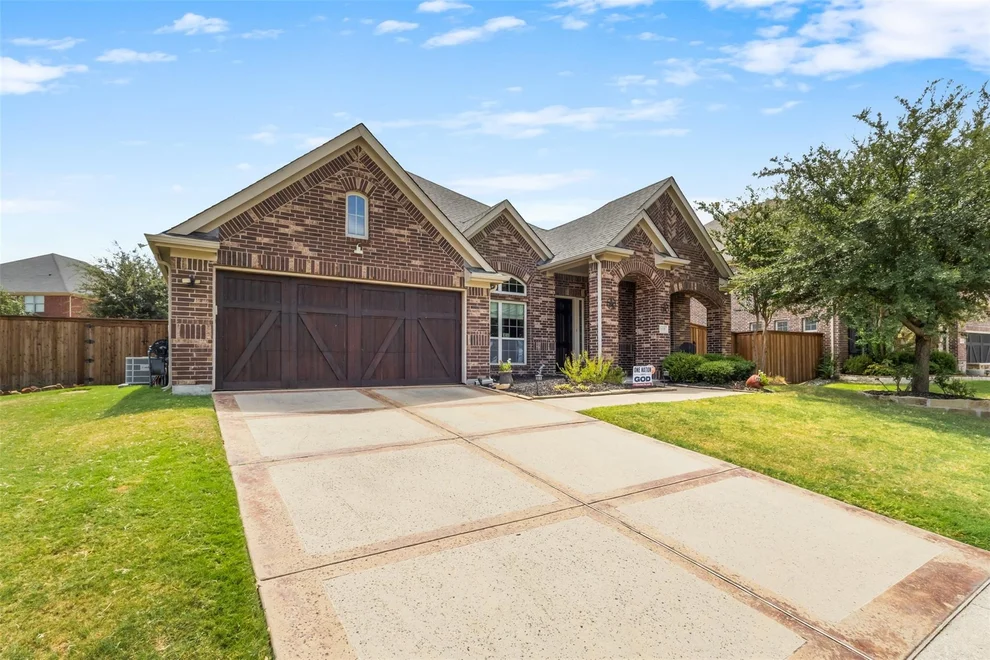 Unit for sale at 1139 Clearwater Drive, Frisco, TX 75036