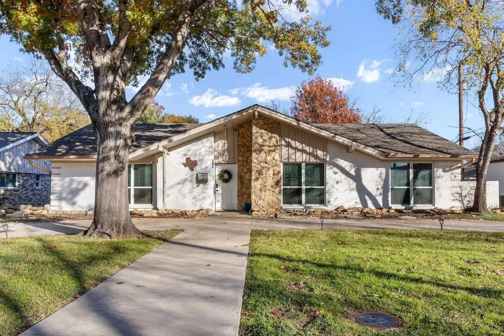 Unit for sale at 1706 Esquire Place, Grand Prairie, TX 75050