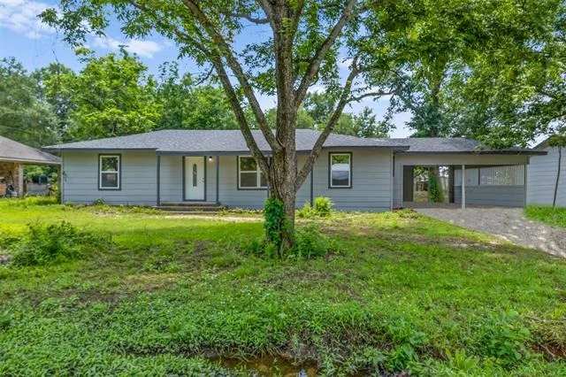 Unit for sale at 119 Circle Drive, Bogata, TX 75417