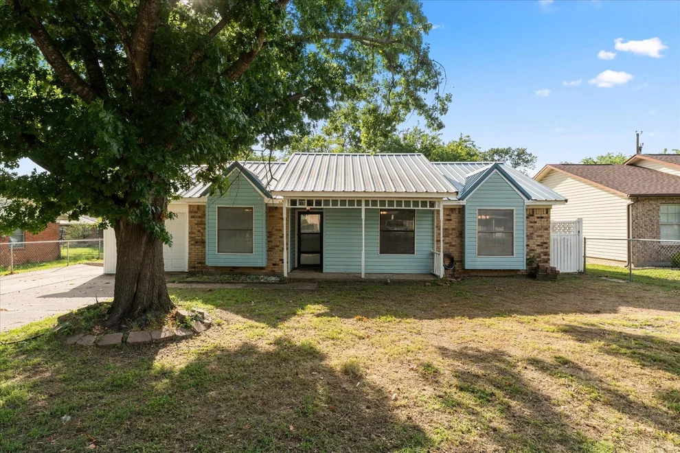 Unit for sale at 119 Mcanally Drive, Mabank, TX 75147