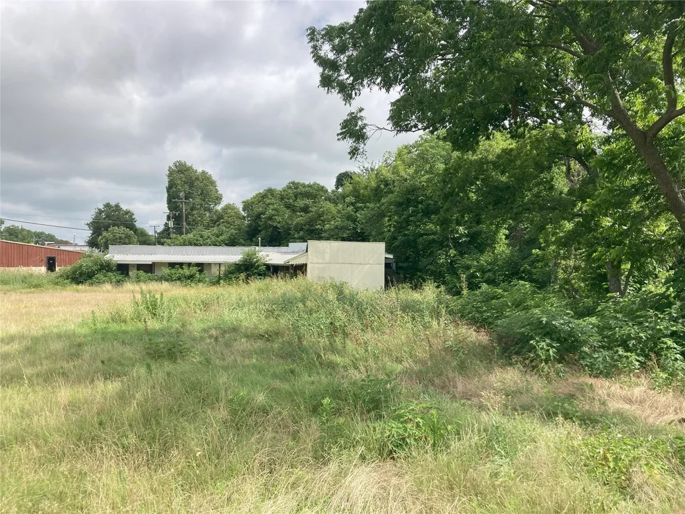 Unit for sale at 100 N Parkway Drive, Alvarado, TX 76009