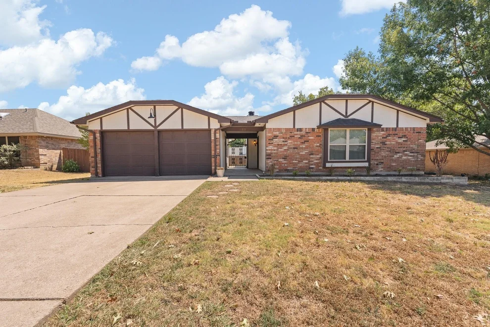 Unit for sale at 433 Black Oak Lane, Burleson, TX 76028