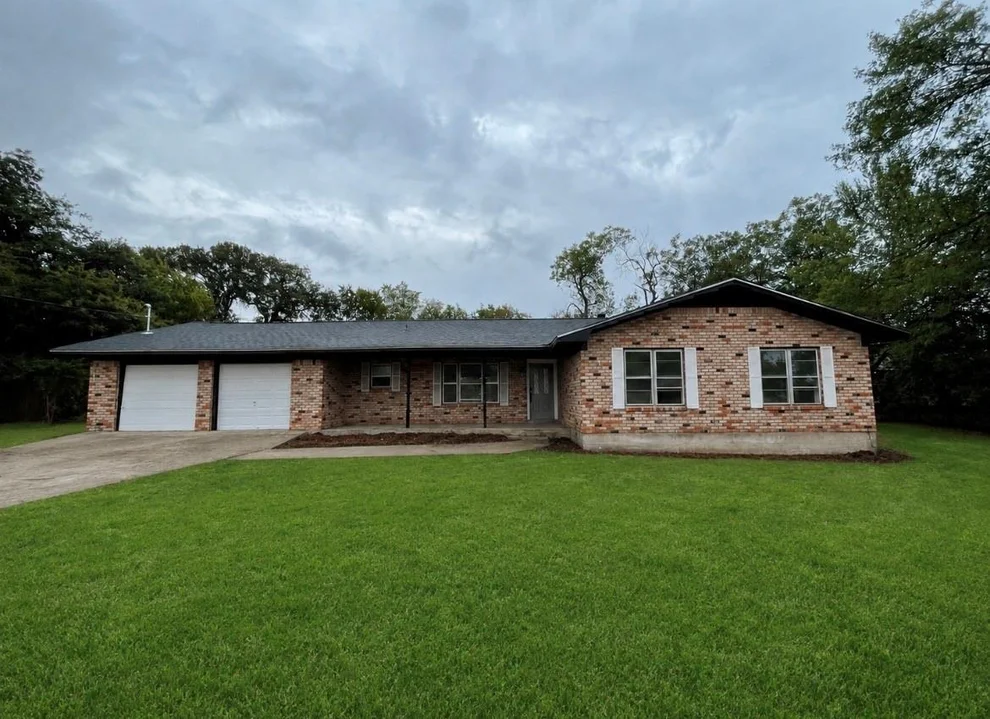 Unit for sale at 107 Dyck, Riesel, TX 76682