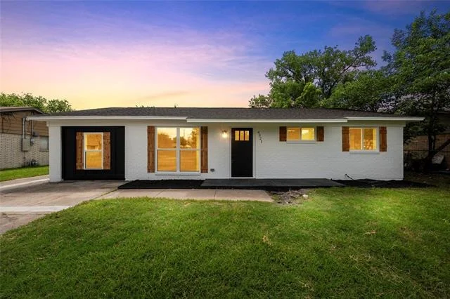 Unit for sale at 4321 Greenbriar Drive, Bellmead, TX 76705