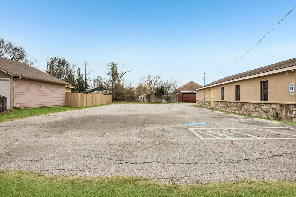 Unit for sale at 1734 Nomas Street, Dallas, TX 75212