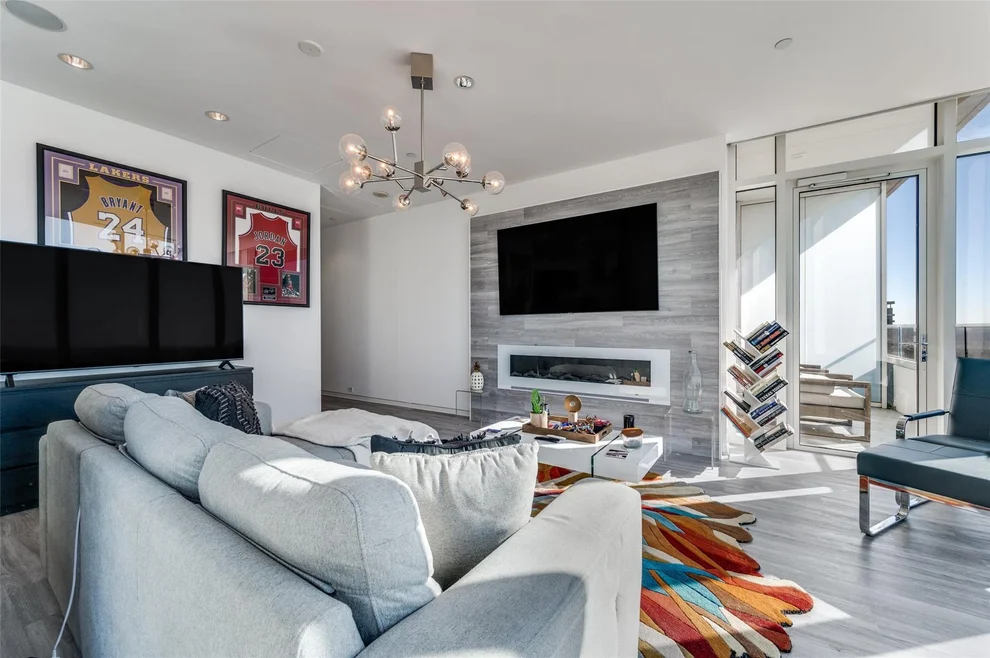 Unit for sale at 2430 Victory Park Lane, Dallas, TX 75219