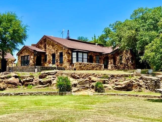 Unit for sale at 124 S 3rd Street, Jacksboro, TX 76458