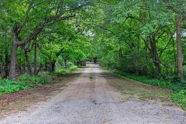 Unit for sale at 325 Lincoln Street, Trinidad, TX 75163