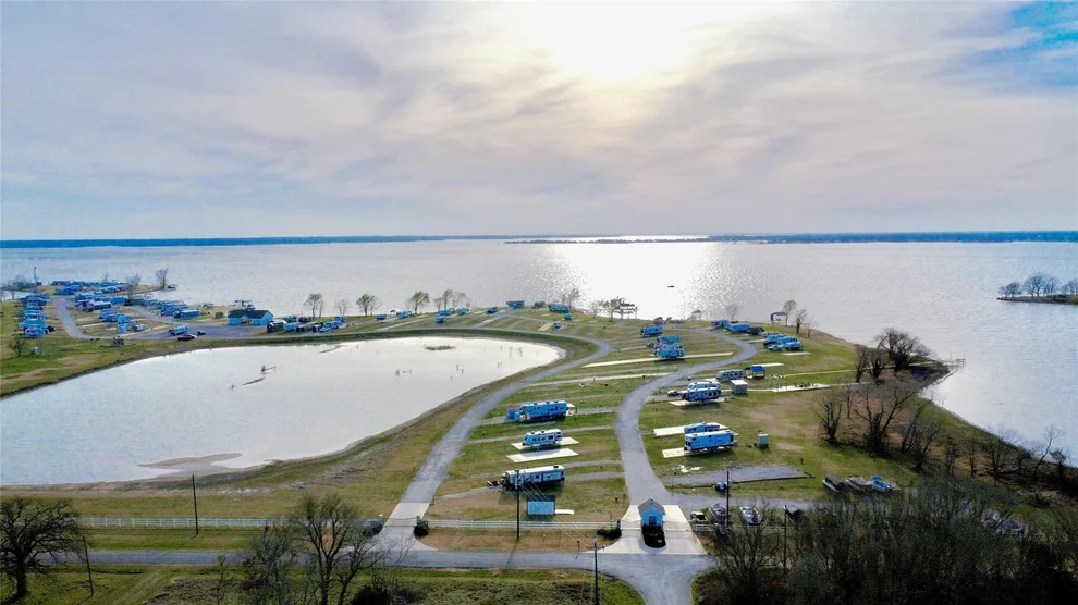 Unit for sale at 6082 Peninsula Road, Kerens, TX 75144