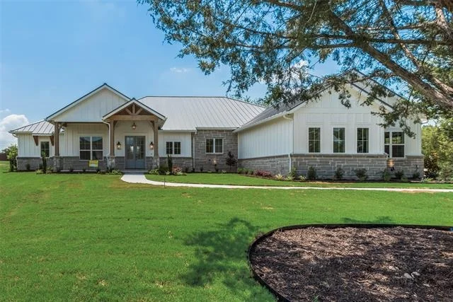Unit for sale at 127 Blue Hills Lane, Van Alstyne, TX 75495