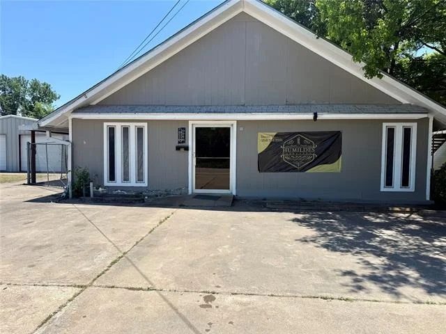 Unit for sale at 406 Live Oak Street, Marlin, TX 76661