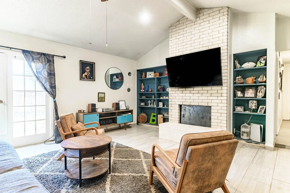 Unit for sale at 2108 Warwick Drive, Arlington, TX 76015
