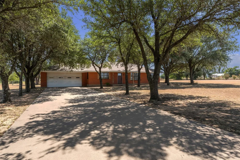 Unit for sale at 805 S Swanson Road, Mineral Wells, TX 76067