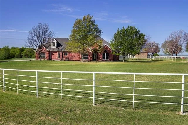 Unit for sale at 9888 S US Highway 287, Rhome, TX 76078