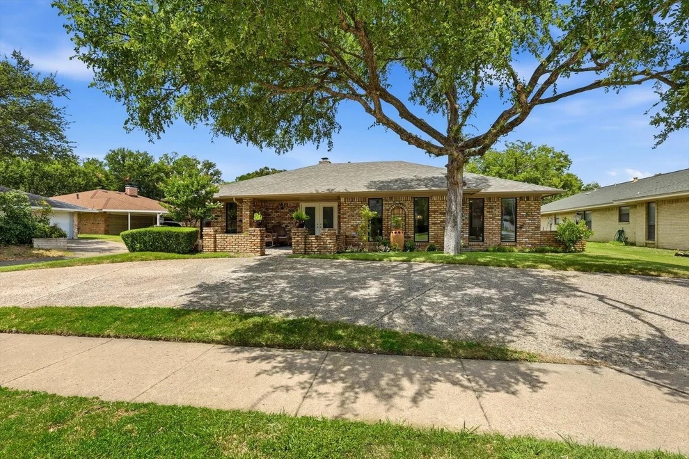Unit for sale at 625 Bellah Drive, Irving, TX 75062