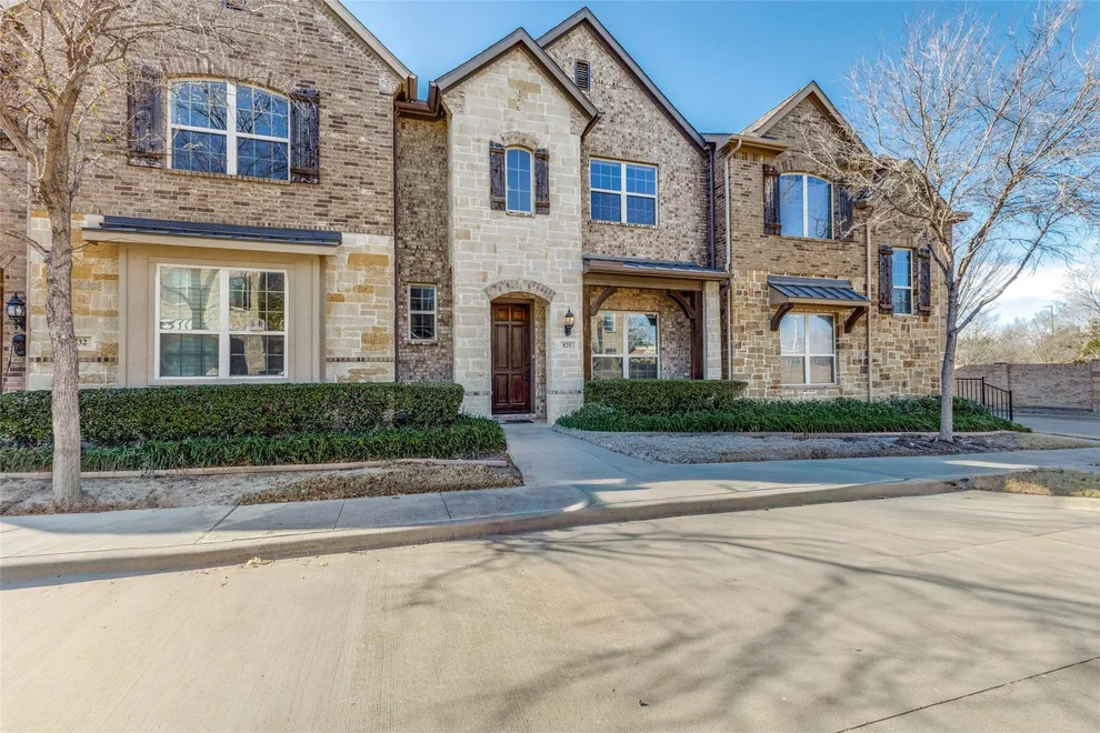 Unit for sale at 828 Rohan Drive, Richardson, TX 75081
